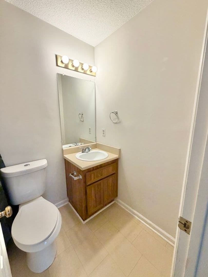 Savannah House: 6501 Habersham Street #14