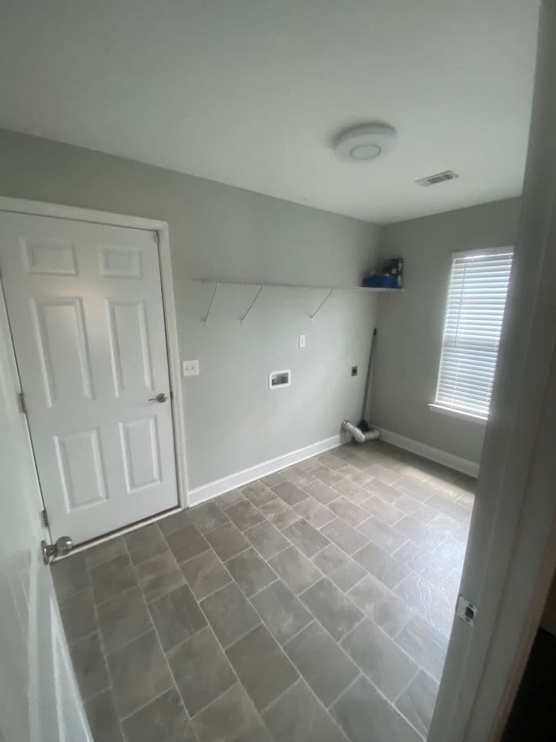 Midway House: 26 Kinlock Ct.