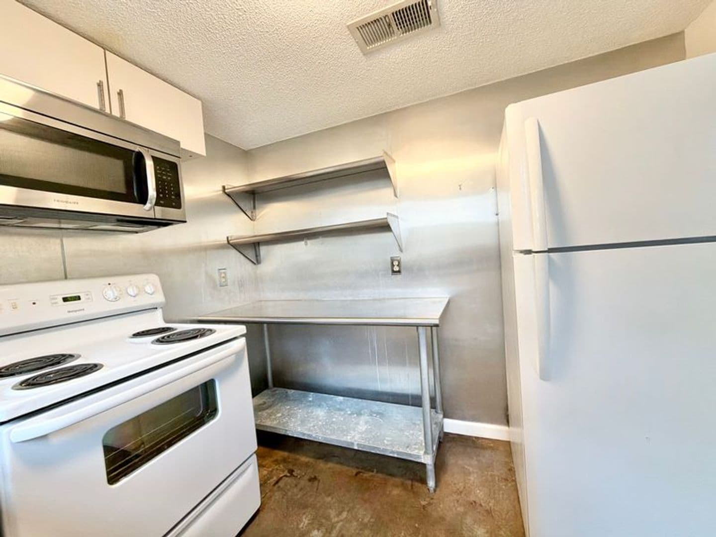 Savannah House: 6501 Habersham Street #14