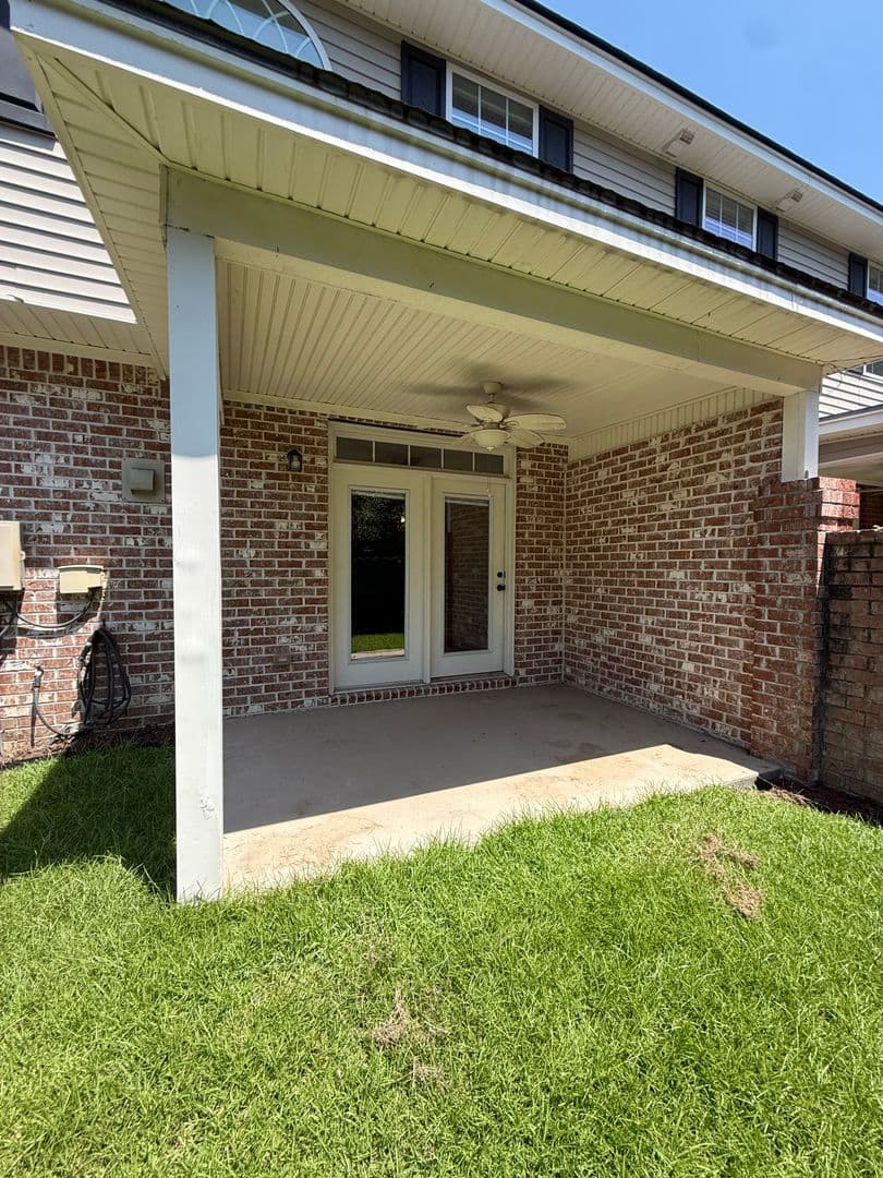 Pooler House: 107 Ventura Place