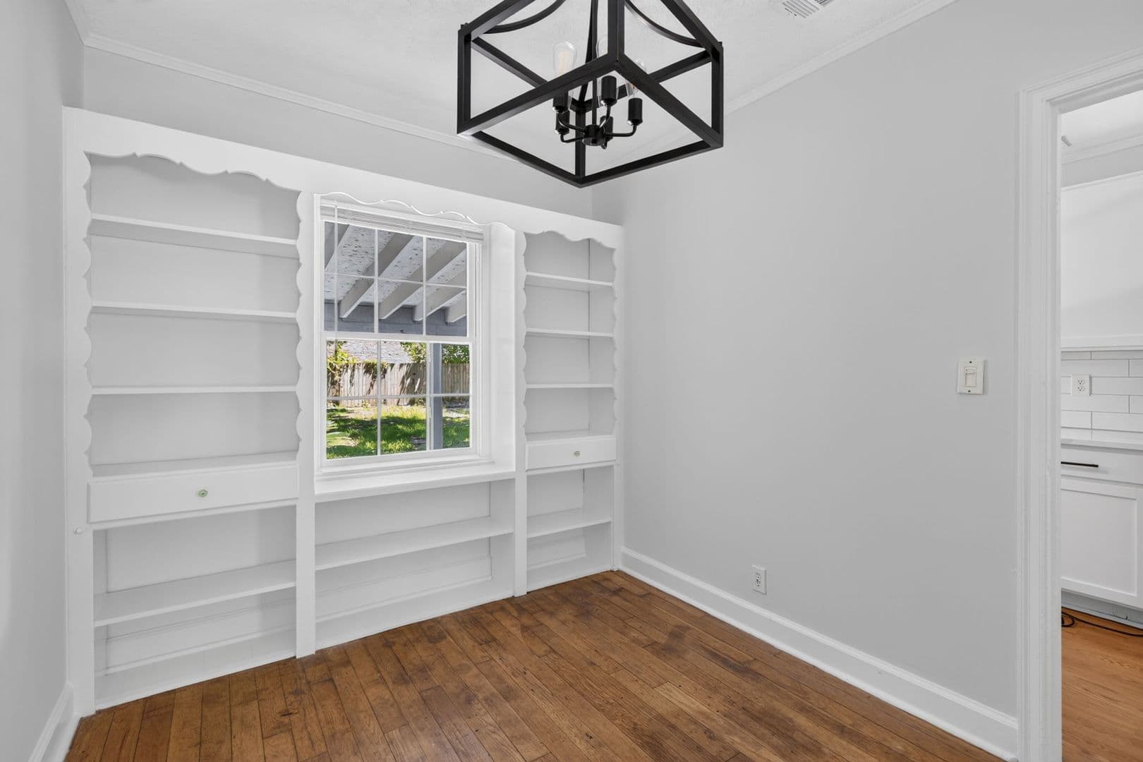 Savannah House: 216 E 57th St.