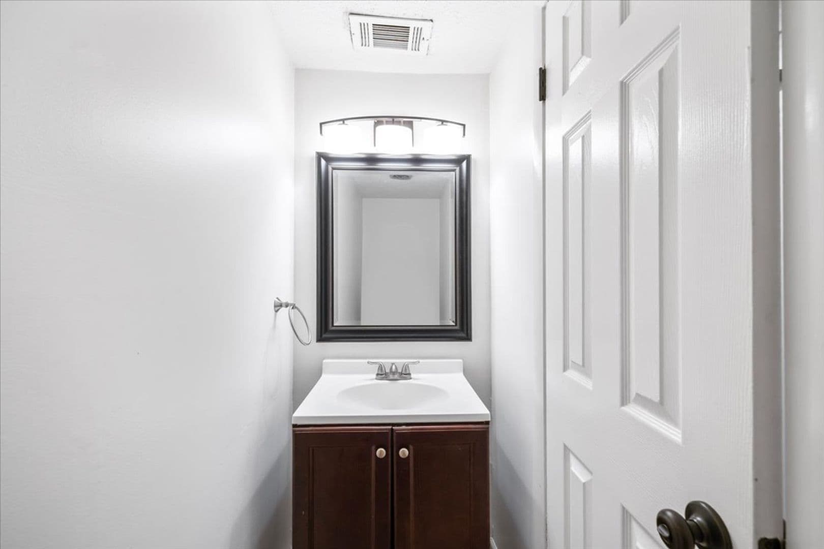 Savannah House: 68 Knollwood Circle