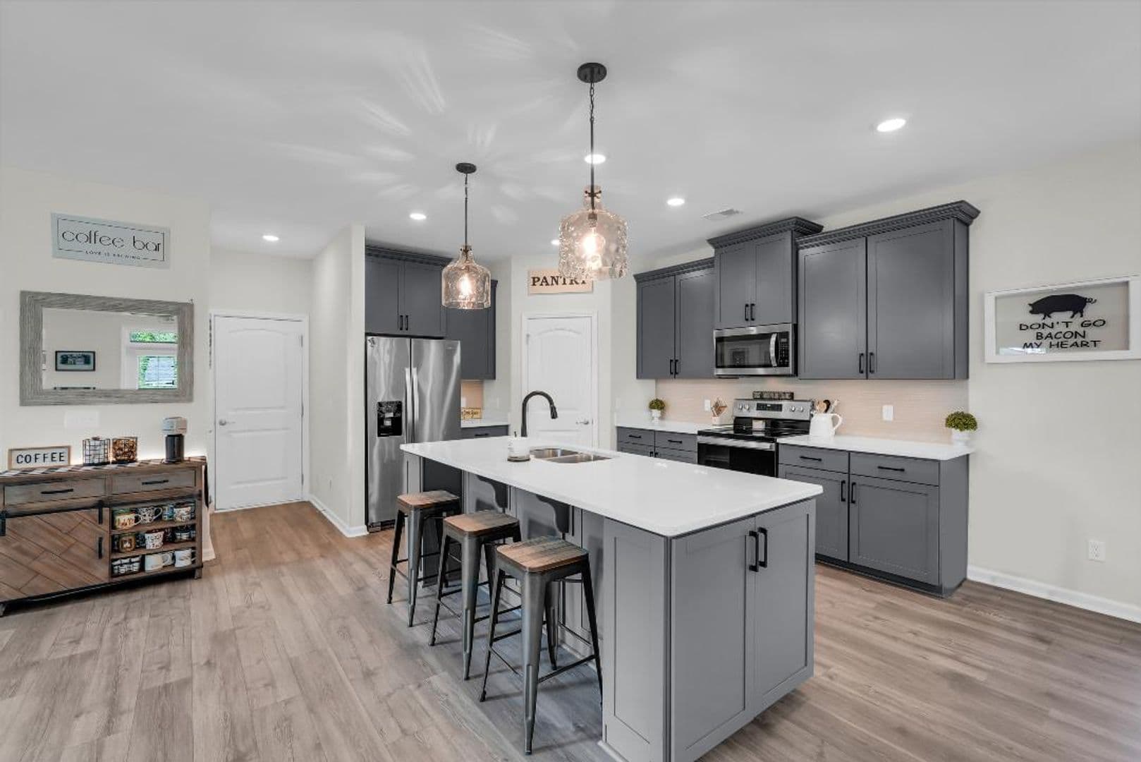 Savannah House: 24 Headlands Ct.