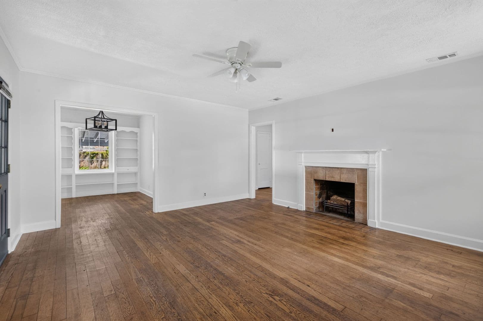 Savannah House: 216 E 57th St.