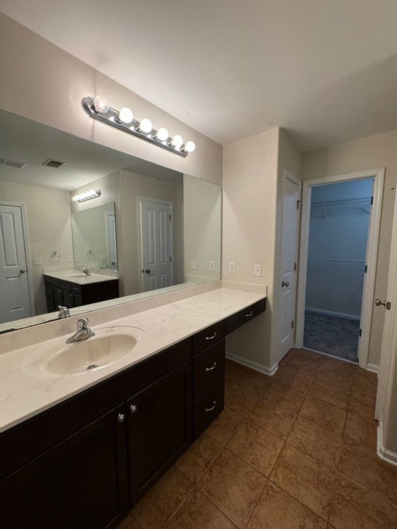 Richmond Hill House: 670 Summer Hill Way
