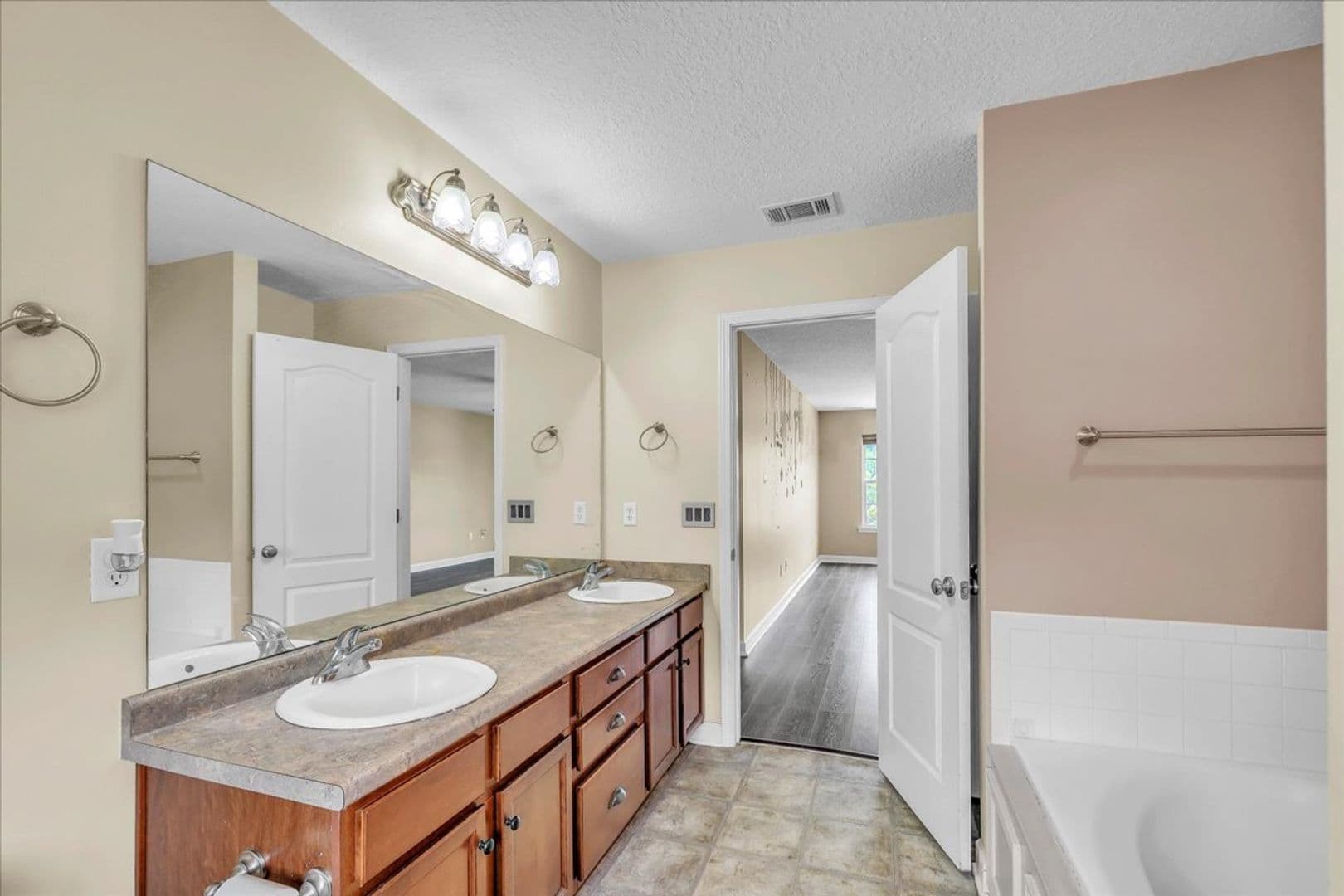 Richmond Hill House: 256 Savannah Lane