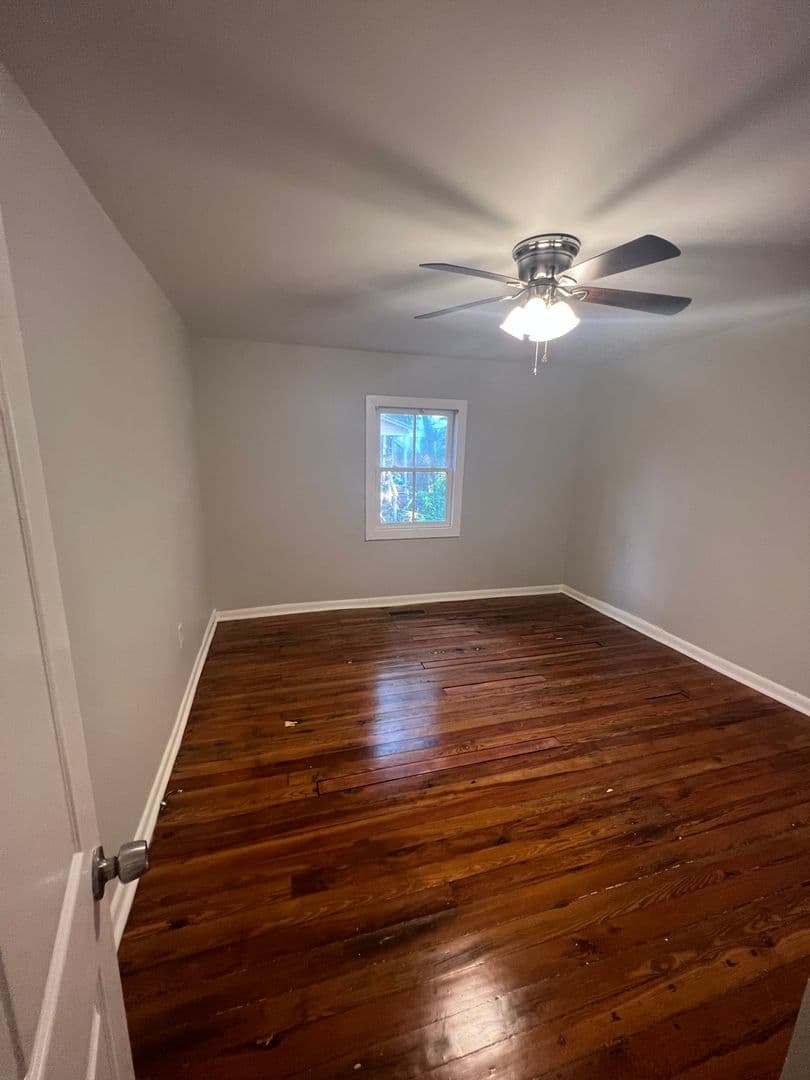 Savannah House: 407 E Duffy St.