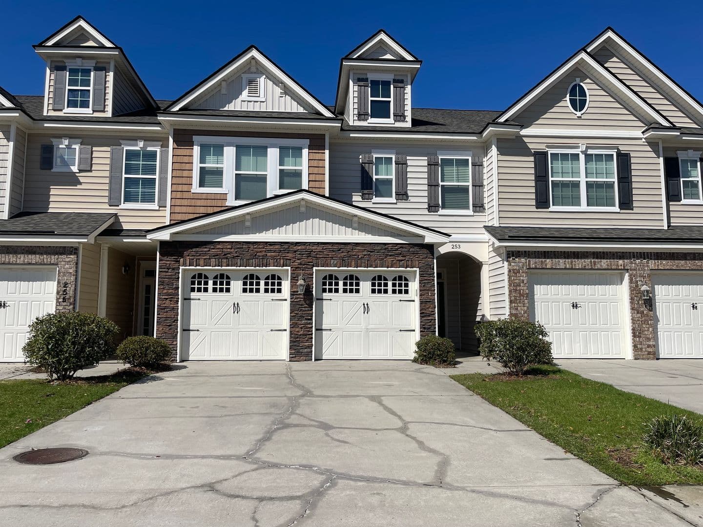 Pooler House: 253 Durham Parkway