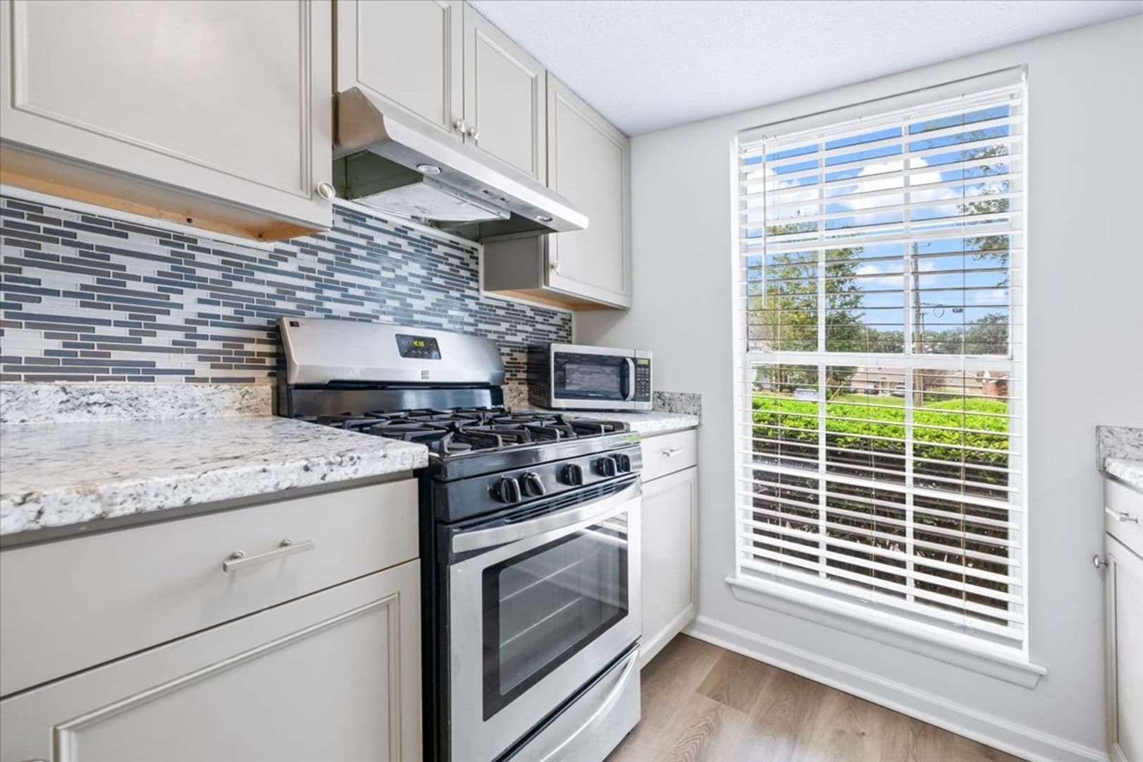 Savannah House: 68 Knollwood Circle