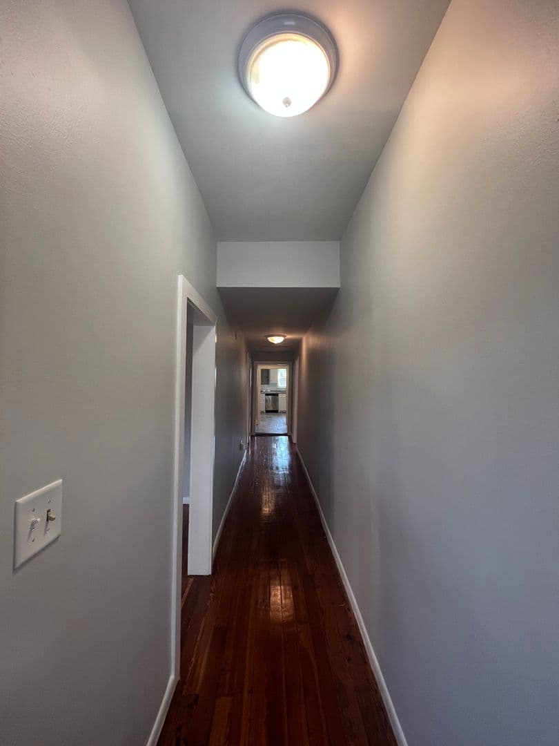 Savannah House: 407 E Duffy St.