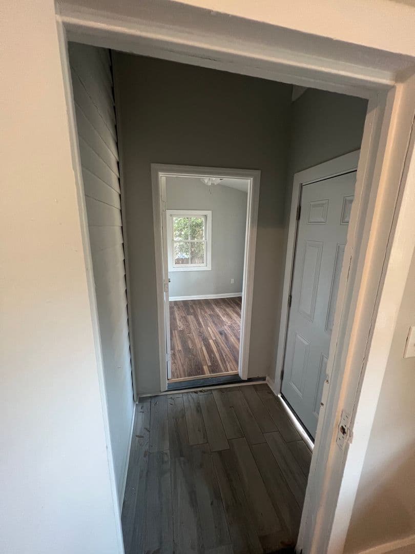 Savannah House: 407 E Duffy St.