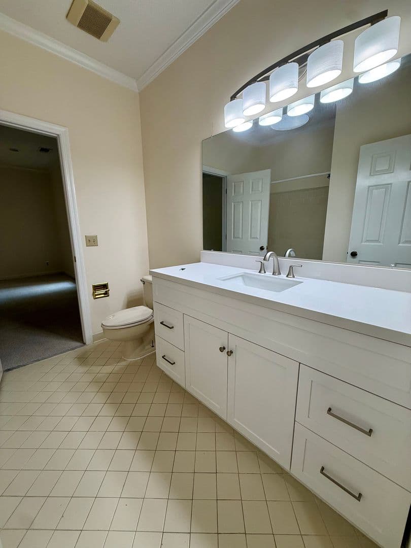 Savannah House: 11 Gossamer Ln.
