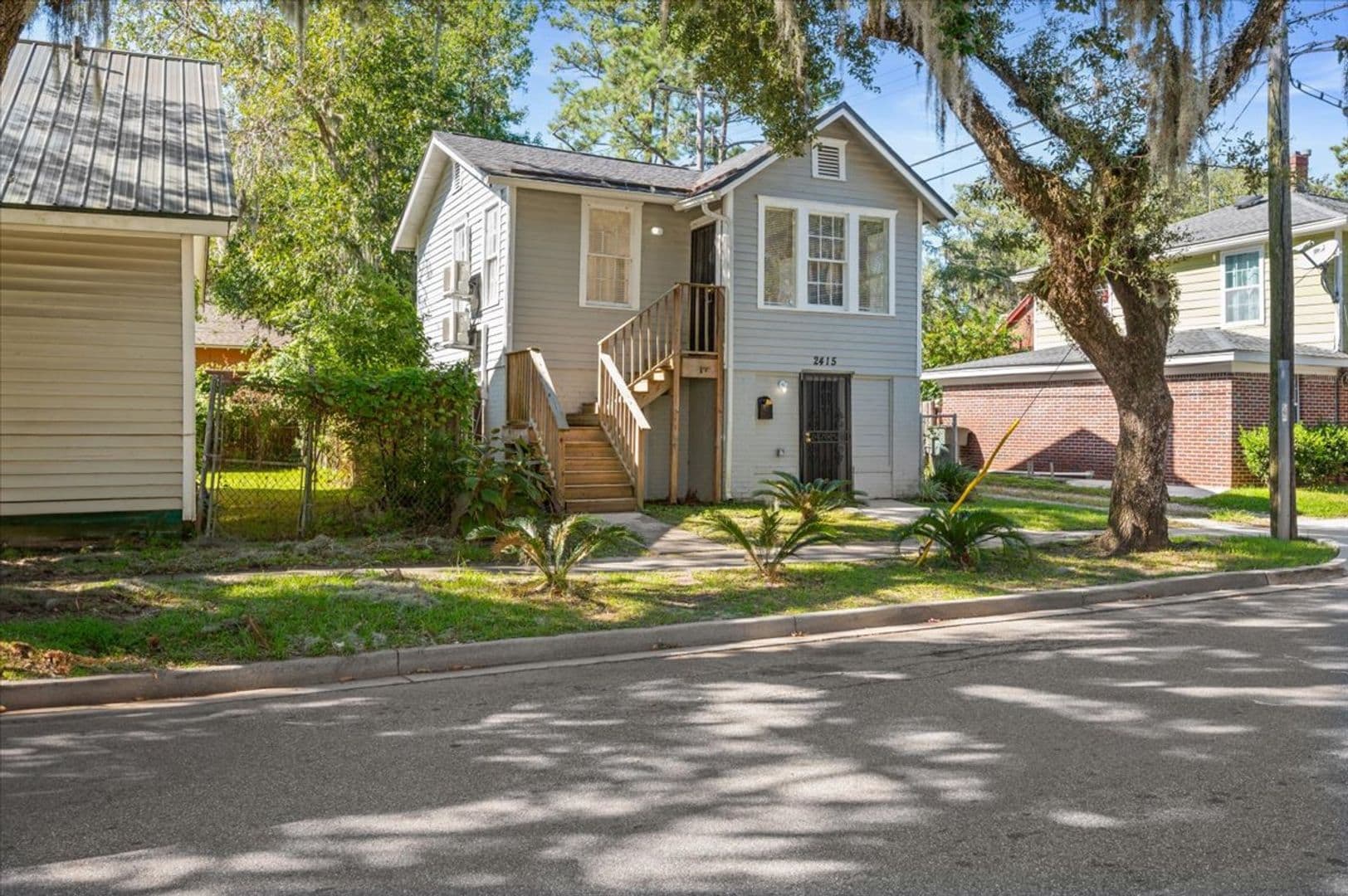 Savannah House: 2415 Ash St.