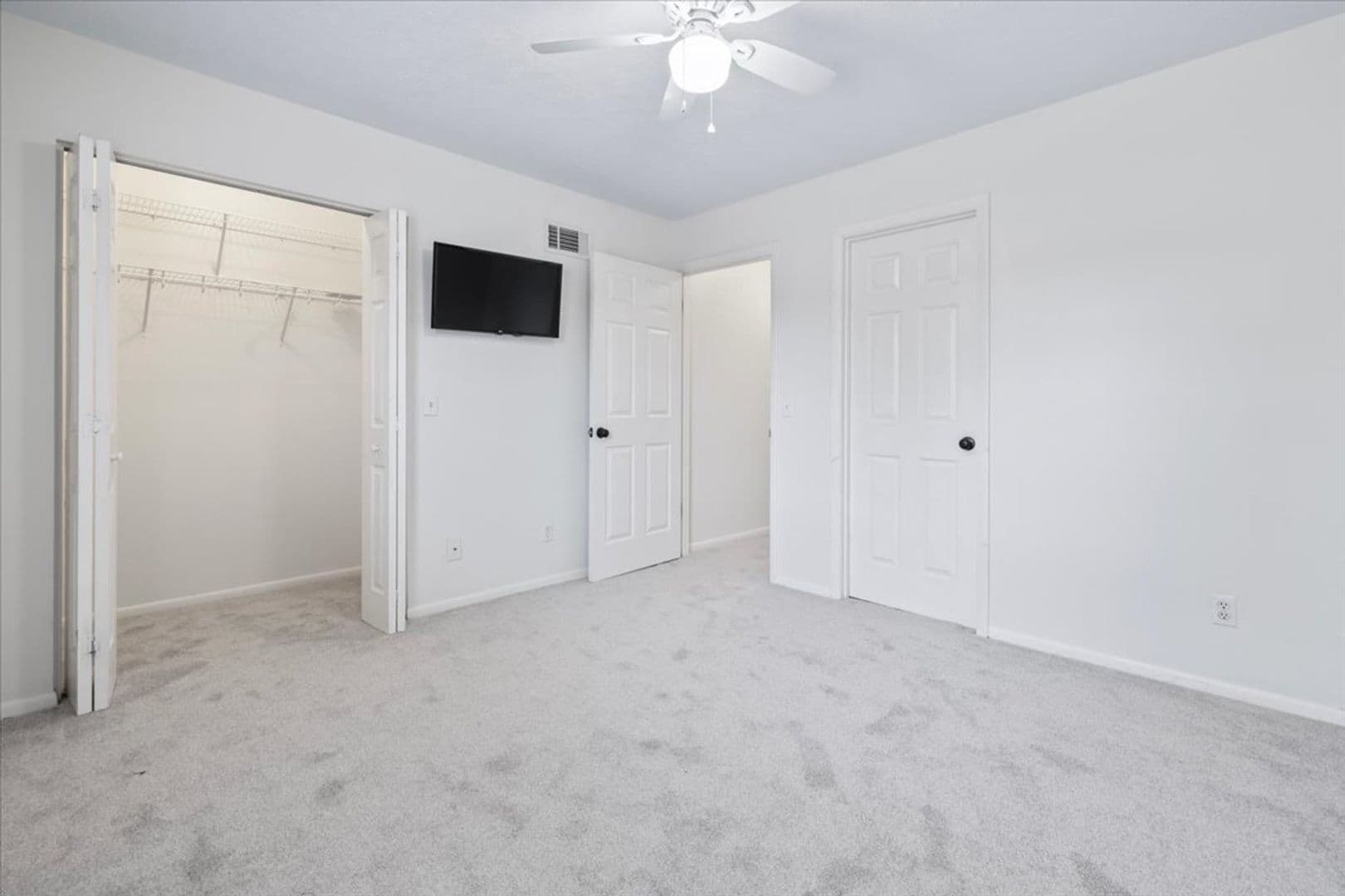 Savannah House: 68 Knollwood Circle