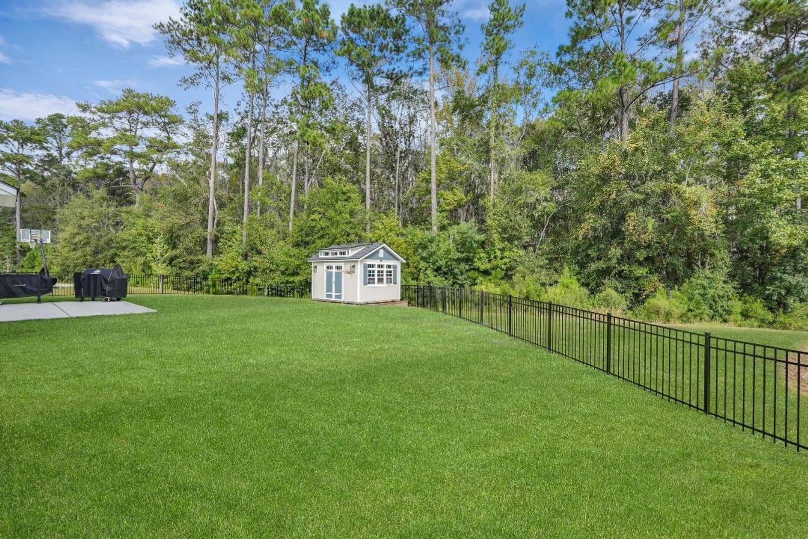 Savannah House: 24 Headlands Ct.