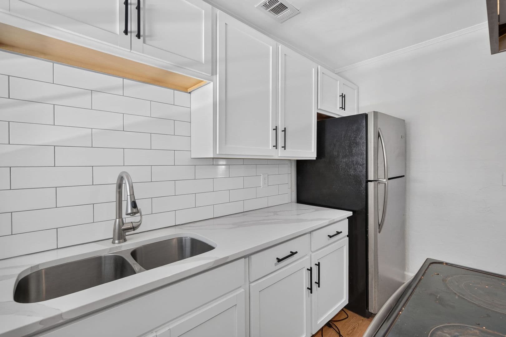 Savannah House: 216 E 57th St.