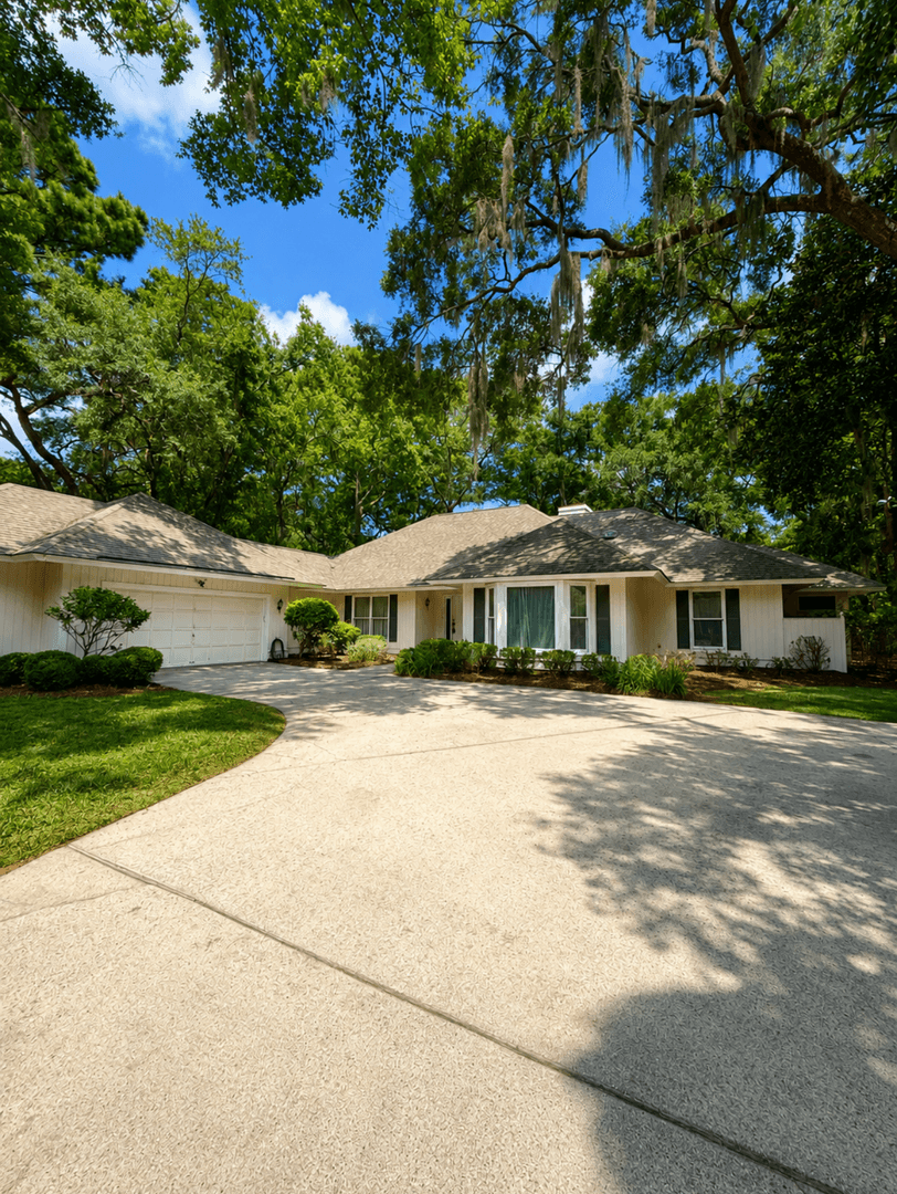 Savannah House: 11 Gossamer Ln.