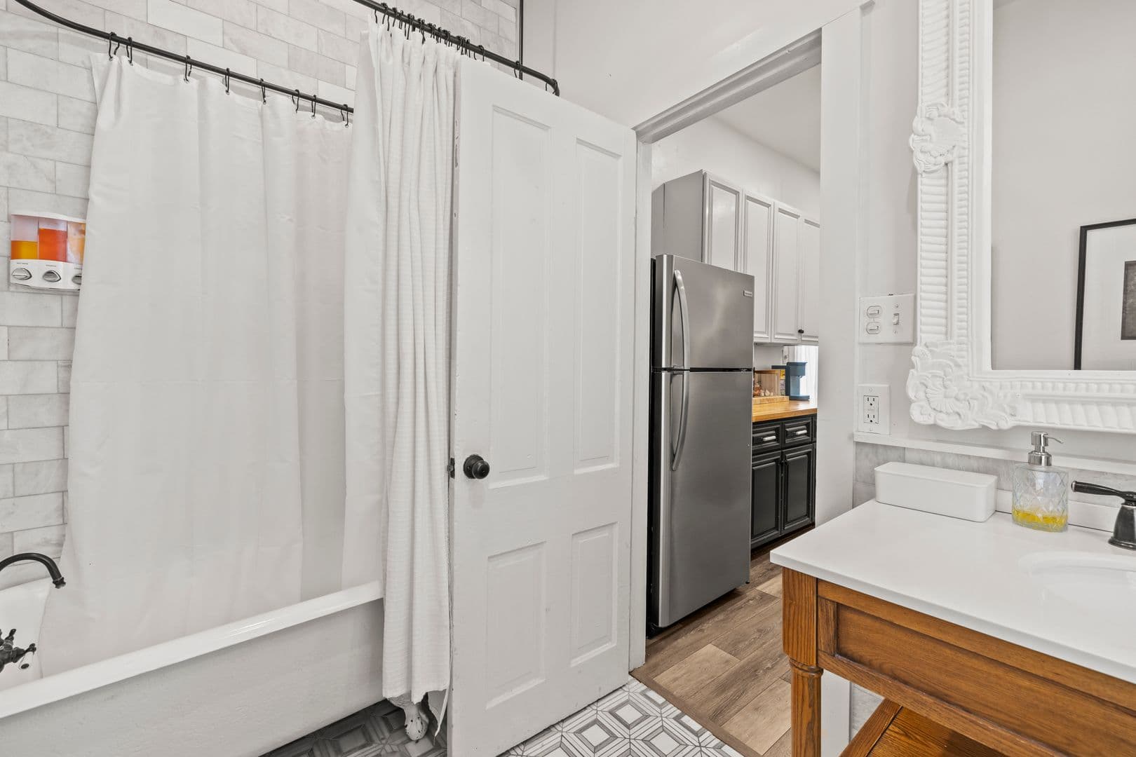 Savannah House: 1212 Price A