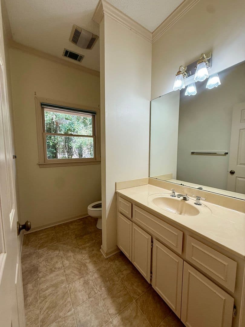 Savannah House: 11 Gossamer Ln.