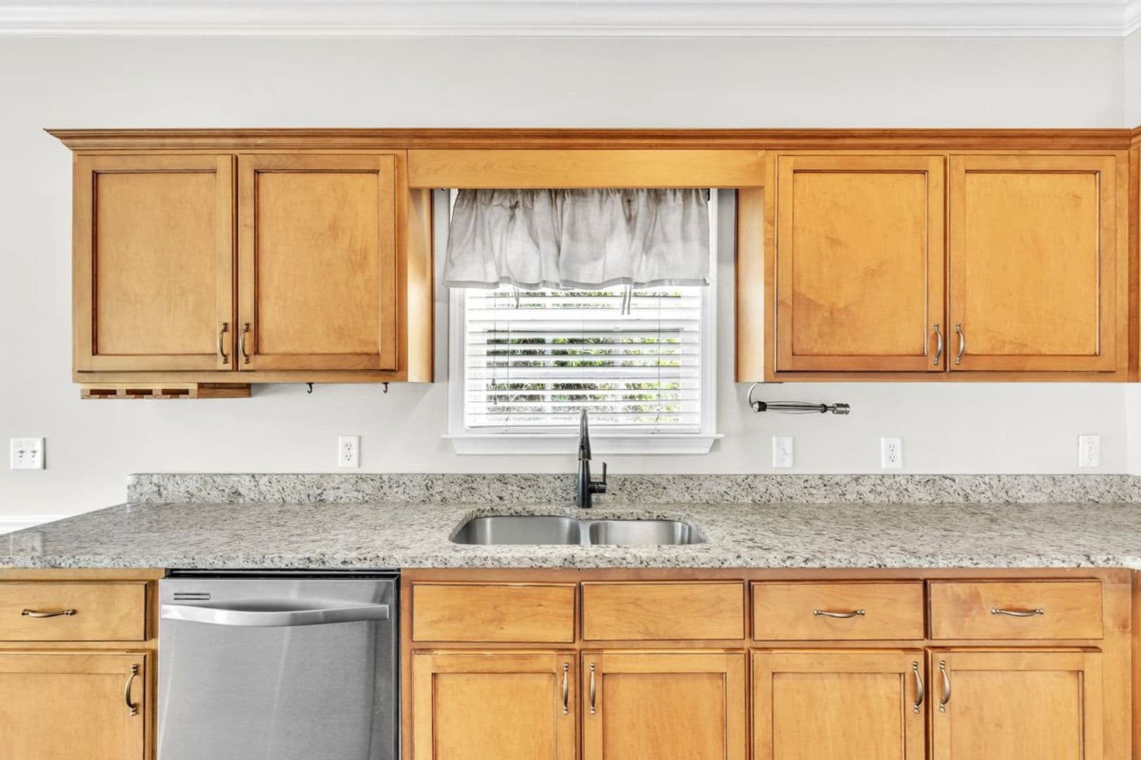 Richmond Hill House: 185 Oak Ridge Circle