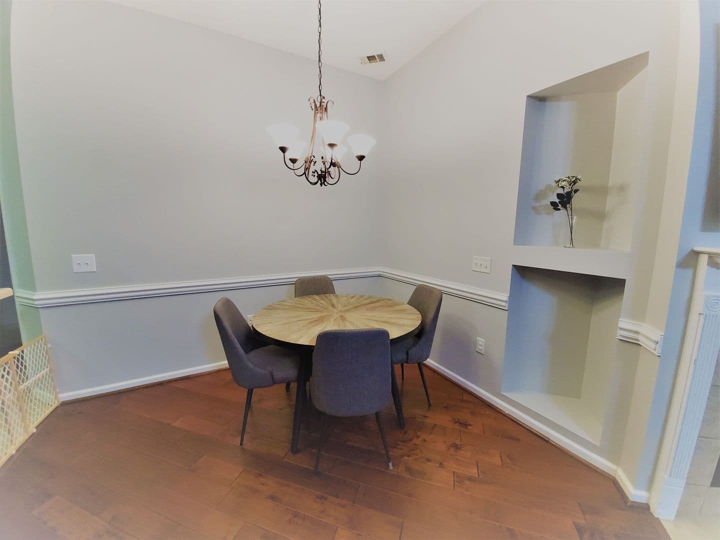 Richmond Hill House: 136 Lancaster Way