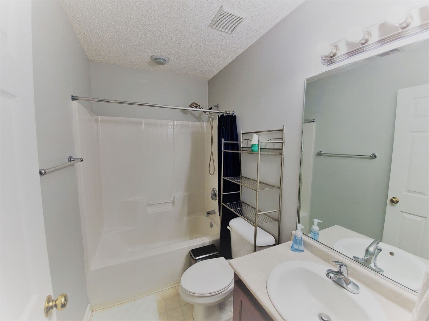 Richmond Hill House: 136 Lancaster Way