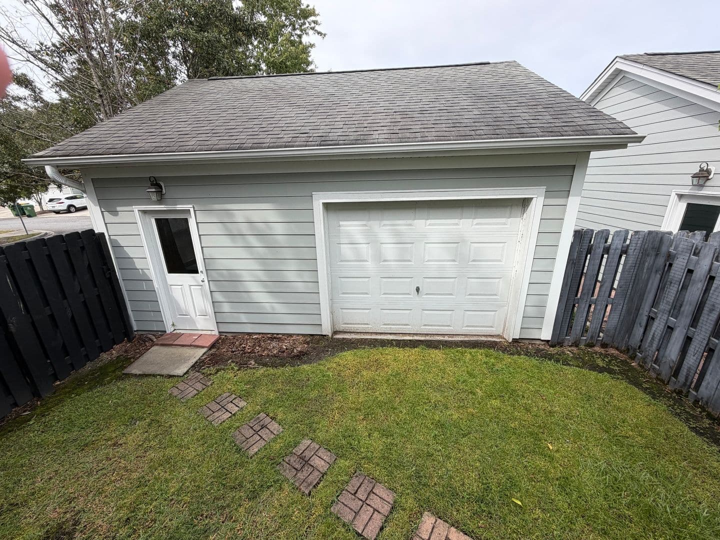 Pooler House: 301 Lake View Dr.