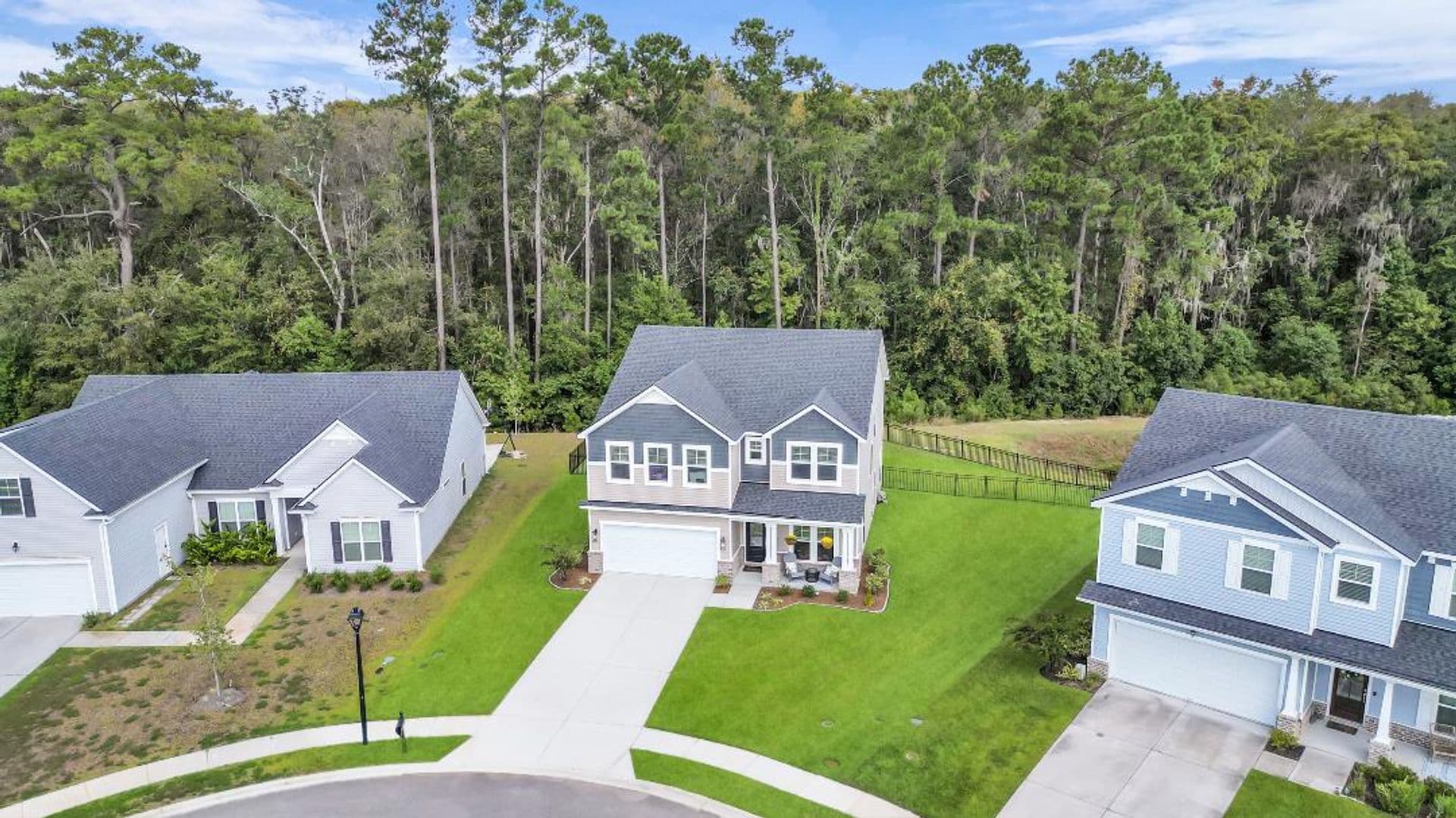 Savannah House: 24 Headlands Ct.