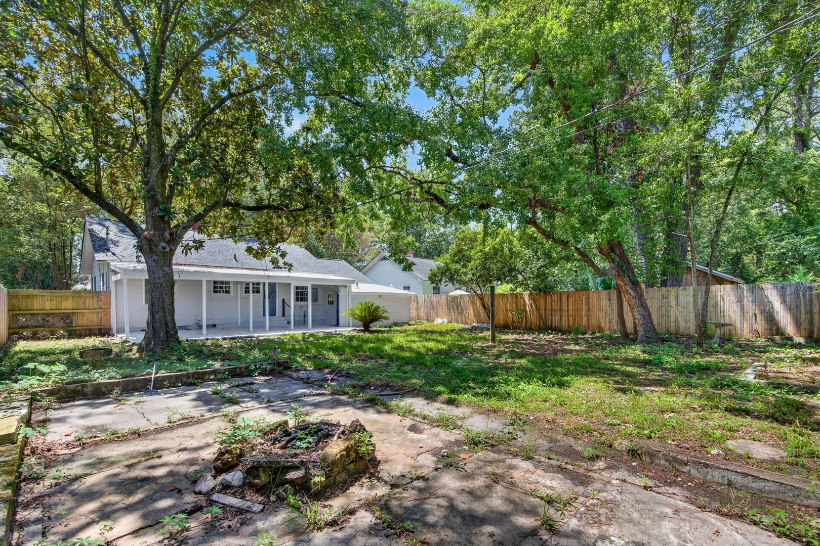 Savannah House: 216 E 57th St.