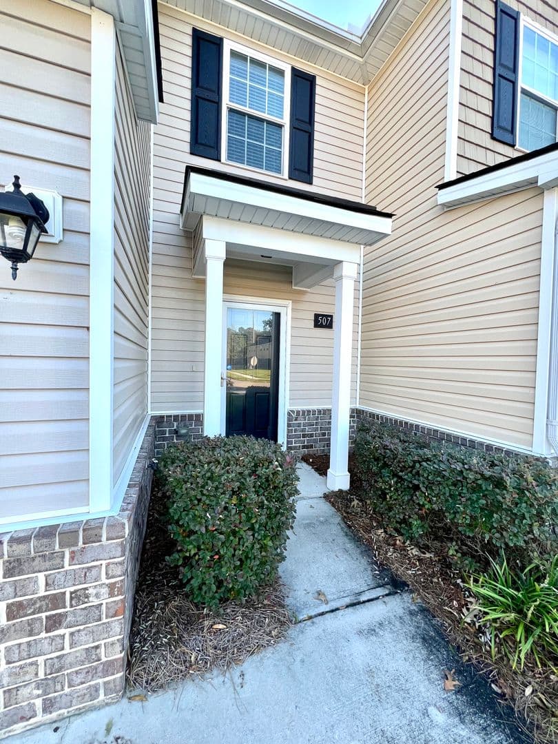Richmond Hill House: 507 Ferguson Ln.