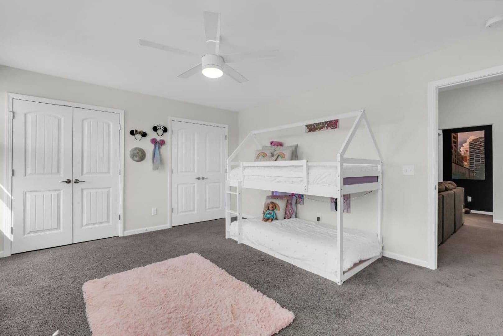 Savannah House: 24 Headlands Ct.