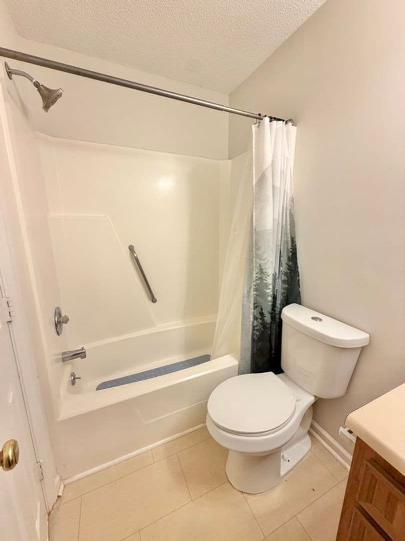 Savannah House: 6501 Habersham Street #14