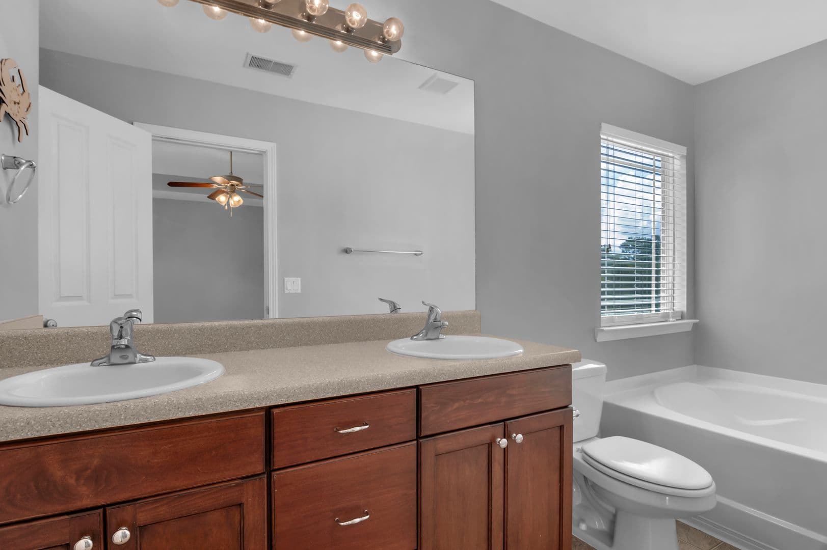 Richmond Hill House: 690 Summer Hill Way