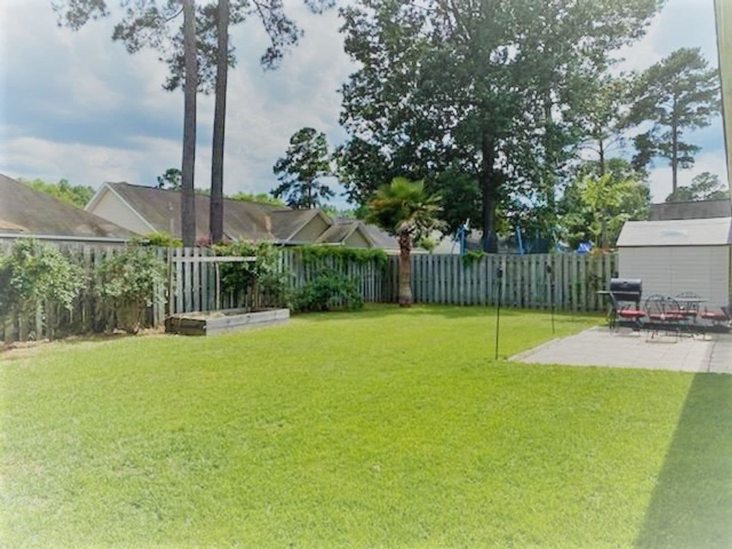 Richmond Hill House: 136 Lancaster Way