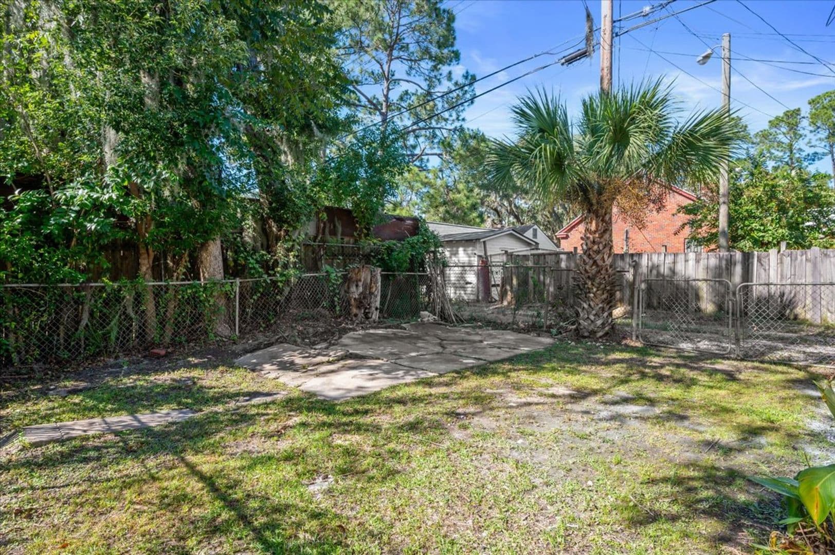 Savannah House: 2415 Ash St.