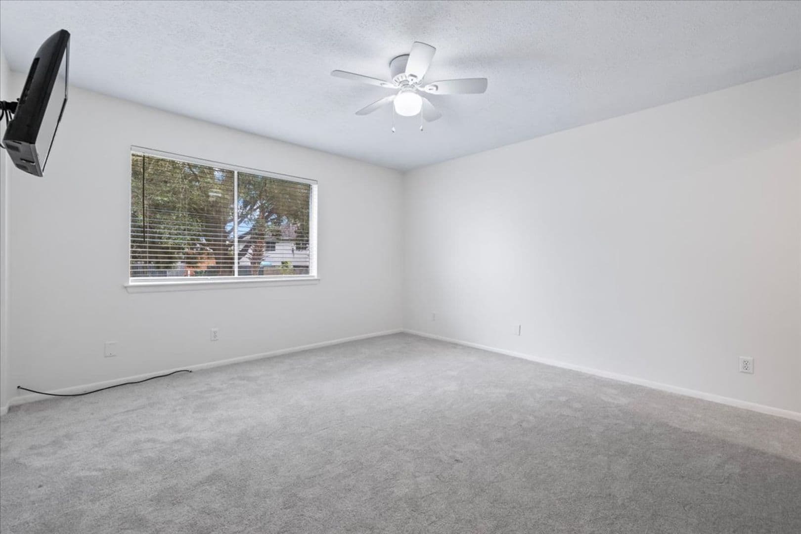 Savannah House: 68 Knollwood Circle