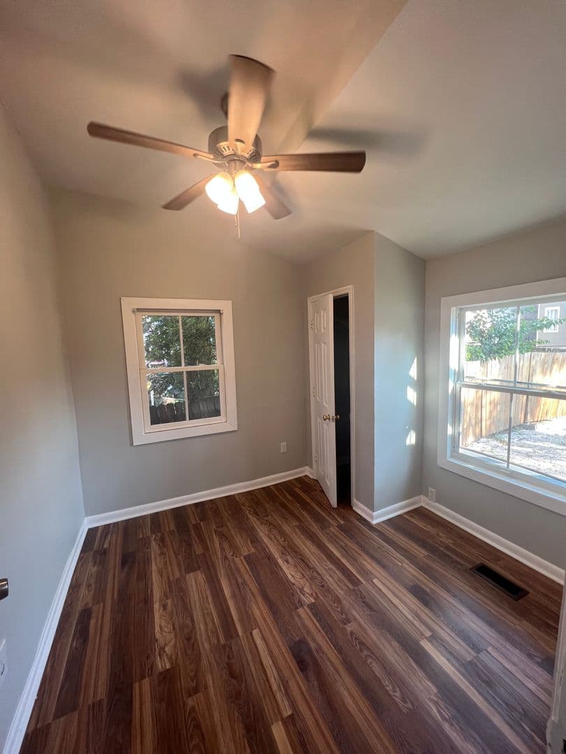 Savannah House: 407 E Duffy St.