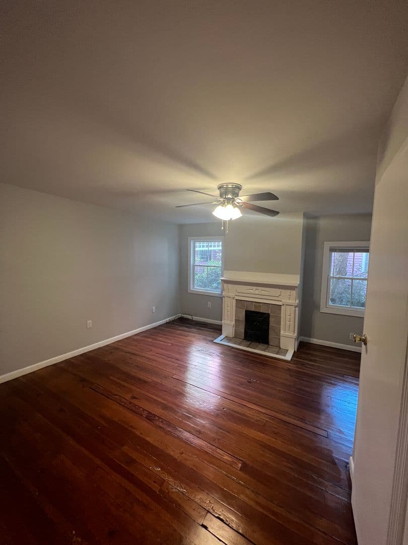 Savannah House: 407 E Duffy St.