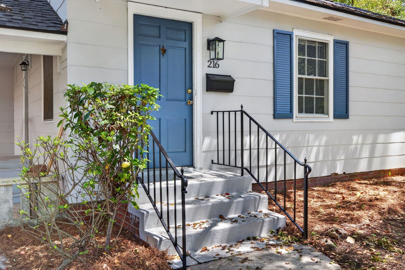 Savannah House: 216 E 57th St.