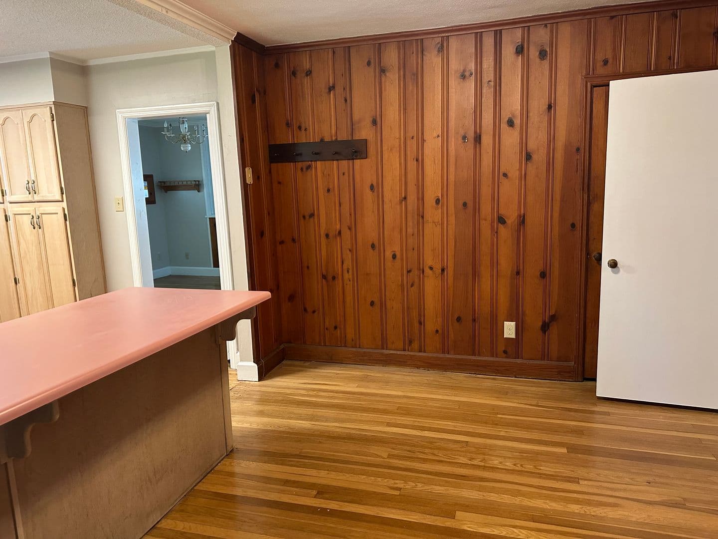 Savannah House: 5515 Habersham St.