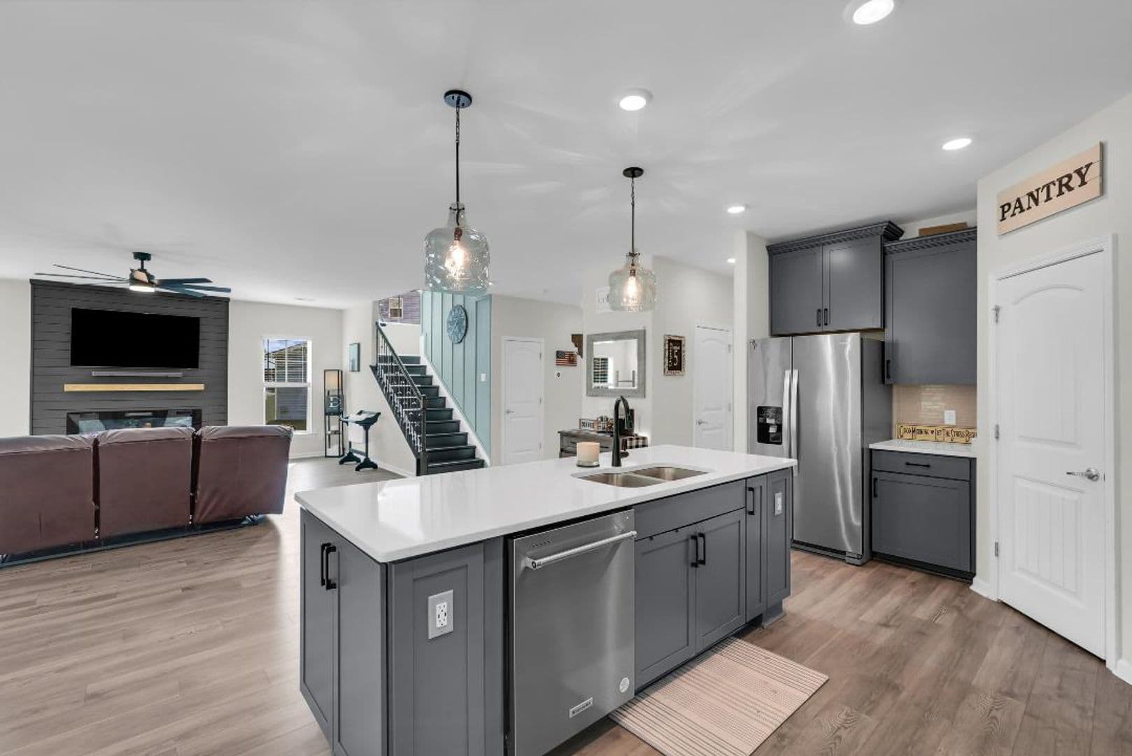 Savannah House: 24 Headlands Ct.
