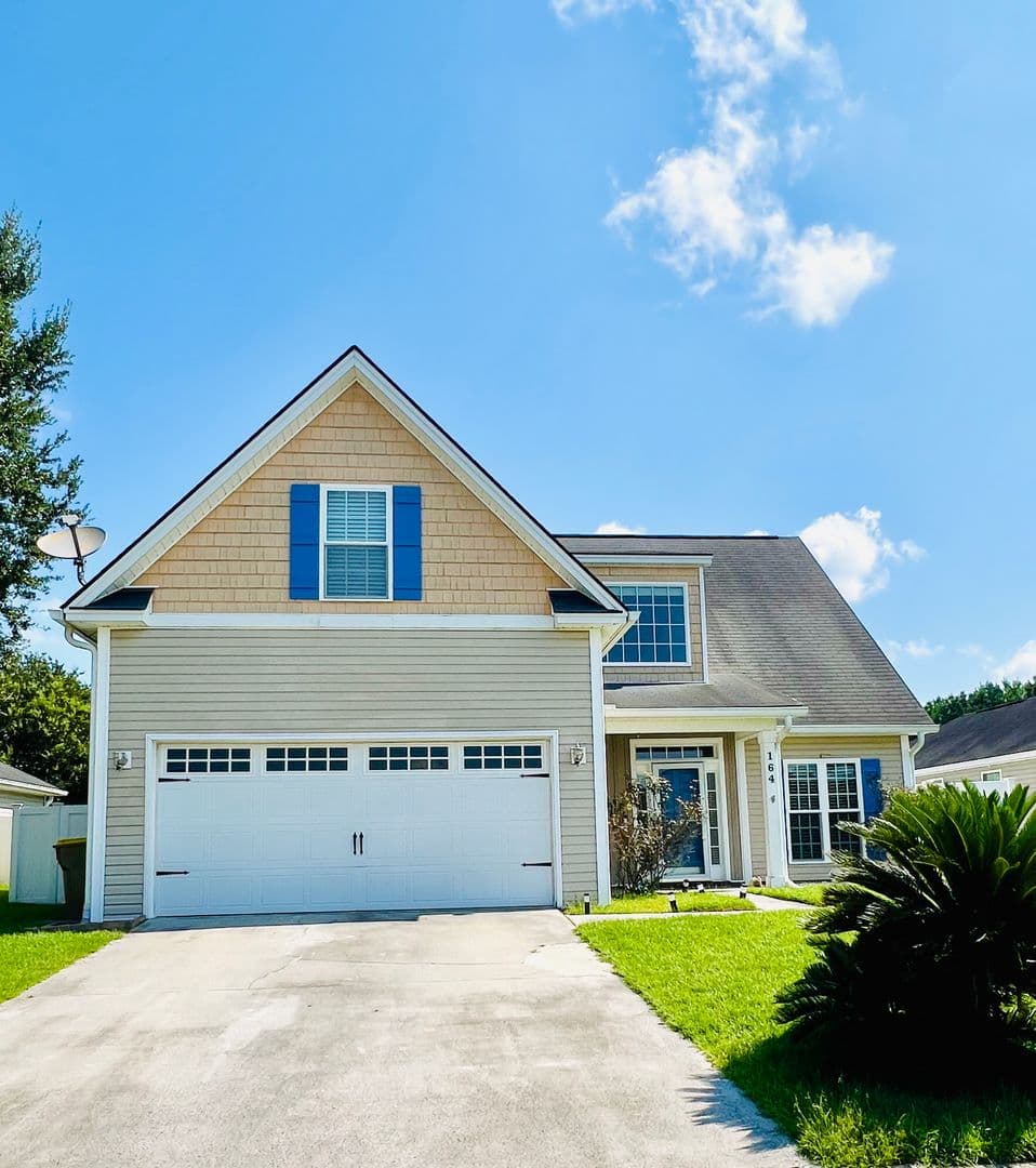 Richmond Hill House: 164 Scarlett Ln.
