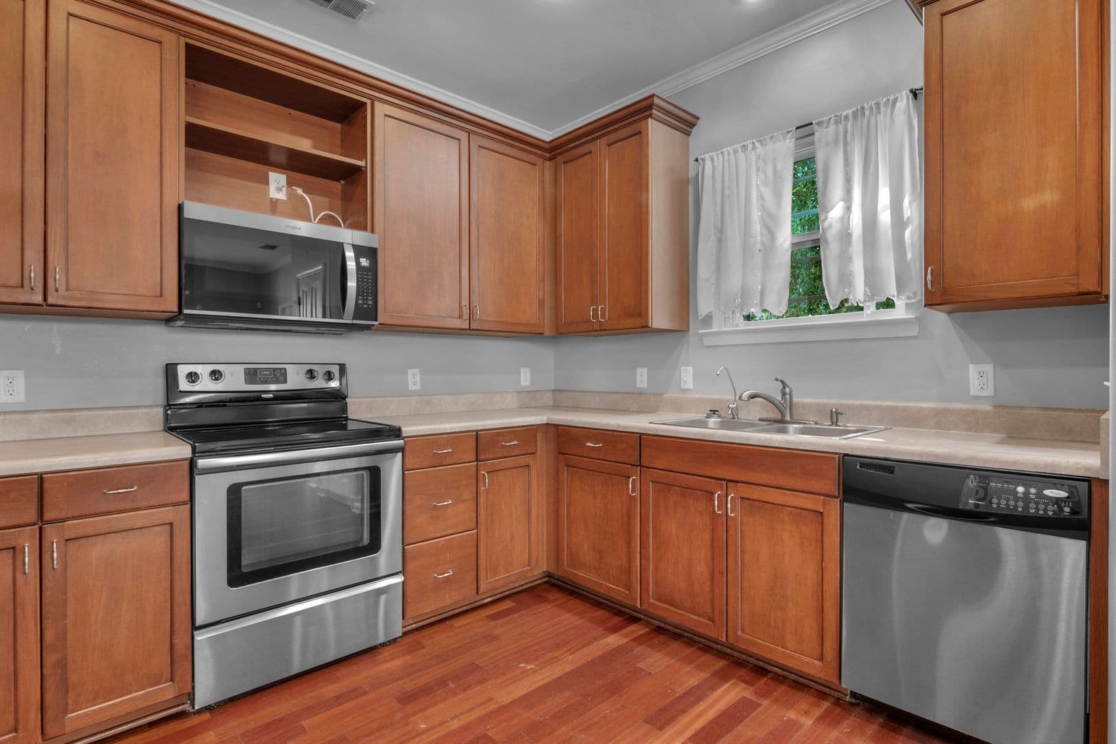 Richmond Hill House: 690 Summer Hill Way