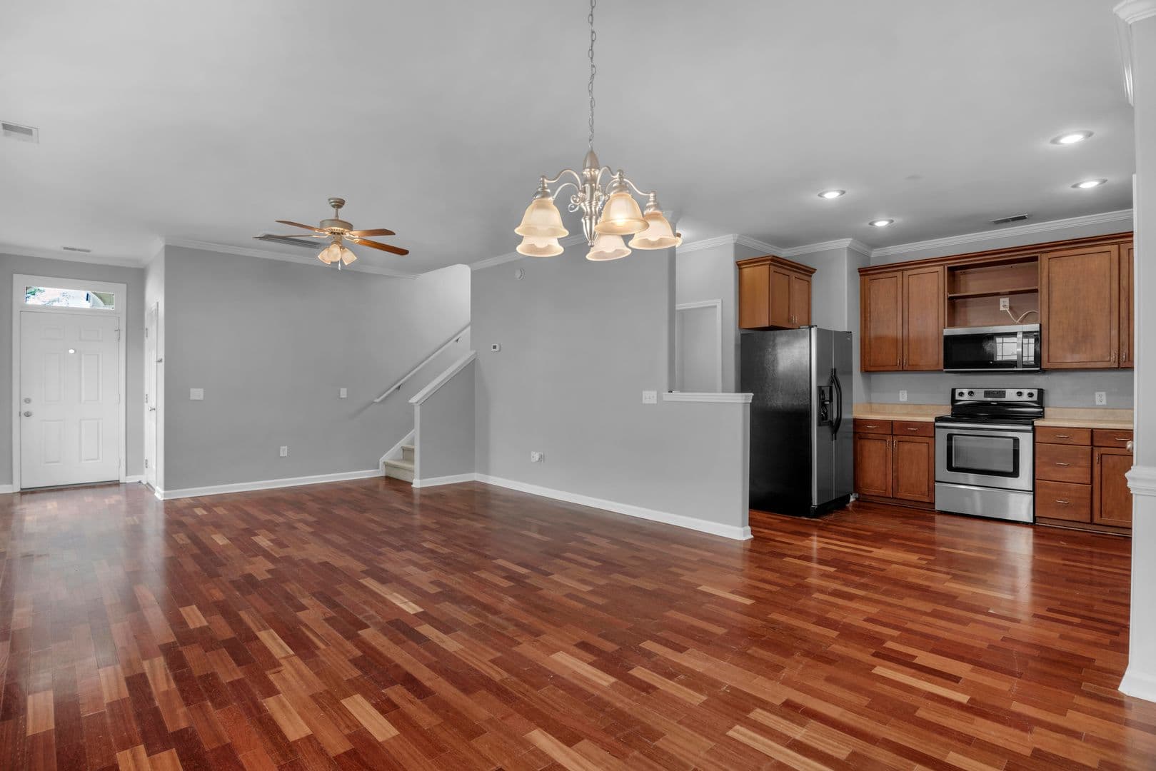 Richmond Hill House: 690 Summer Hill Way