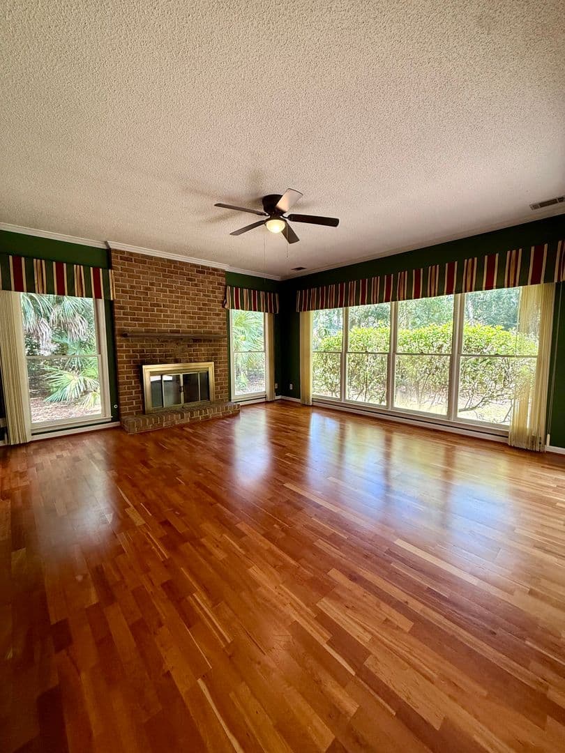 Savannah House: 11 Gossamer Ln.