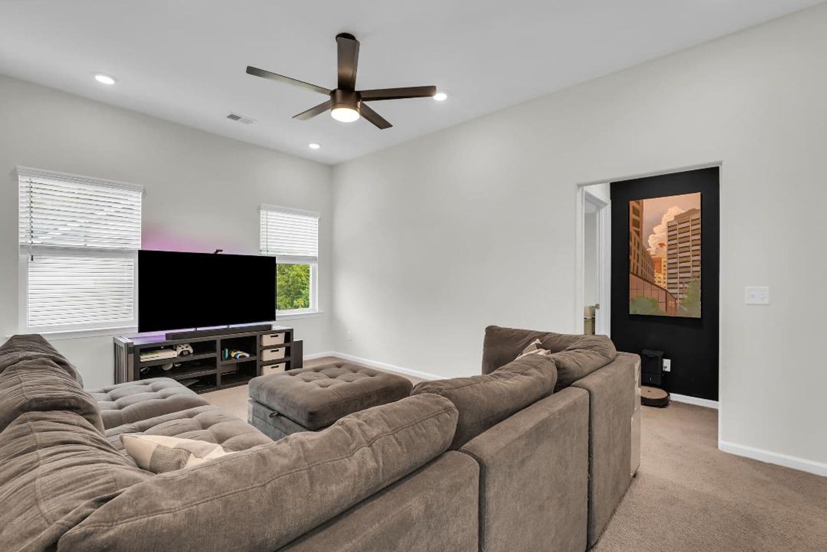 Savannah House: 24 Headlands Ct.