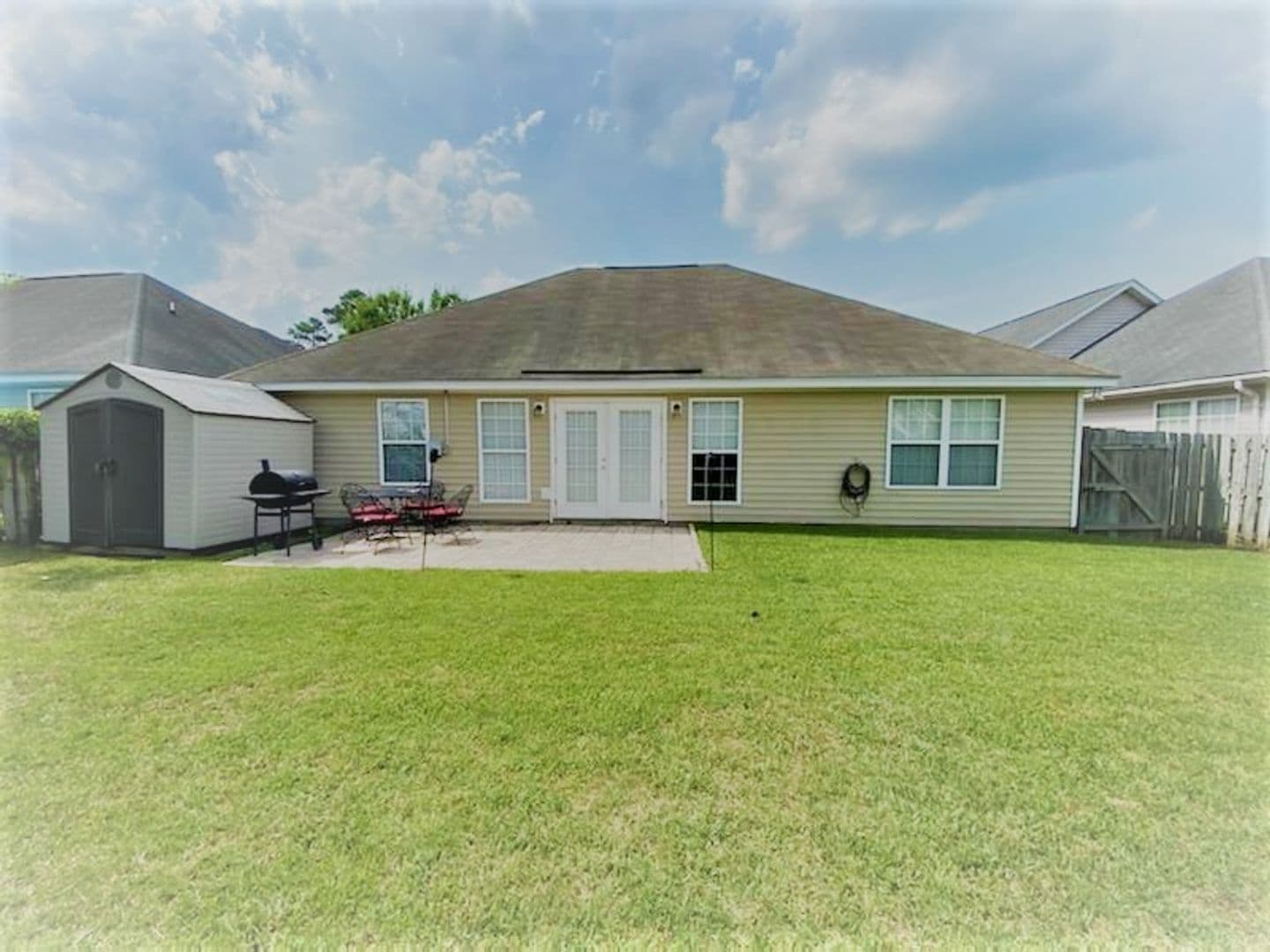 Richmond Hill House: 136 Lancaster Way