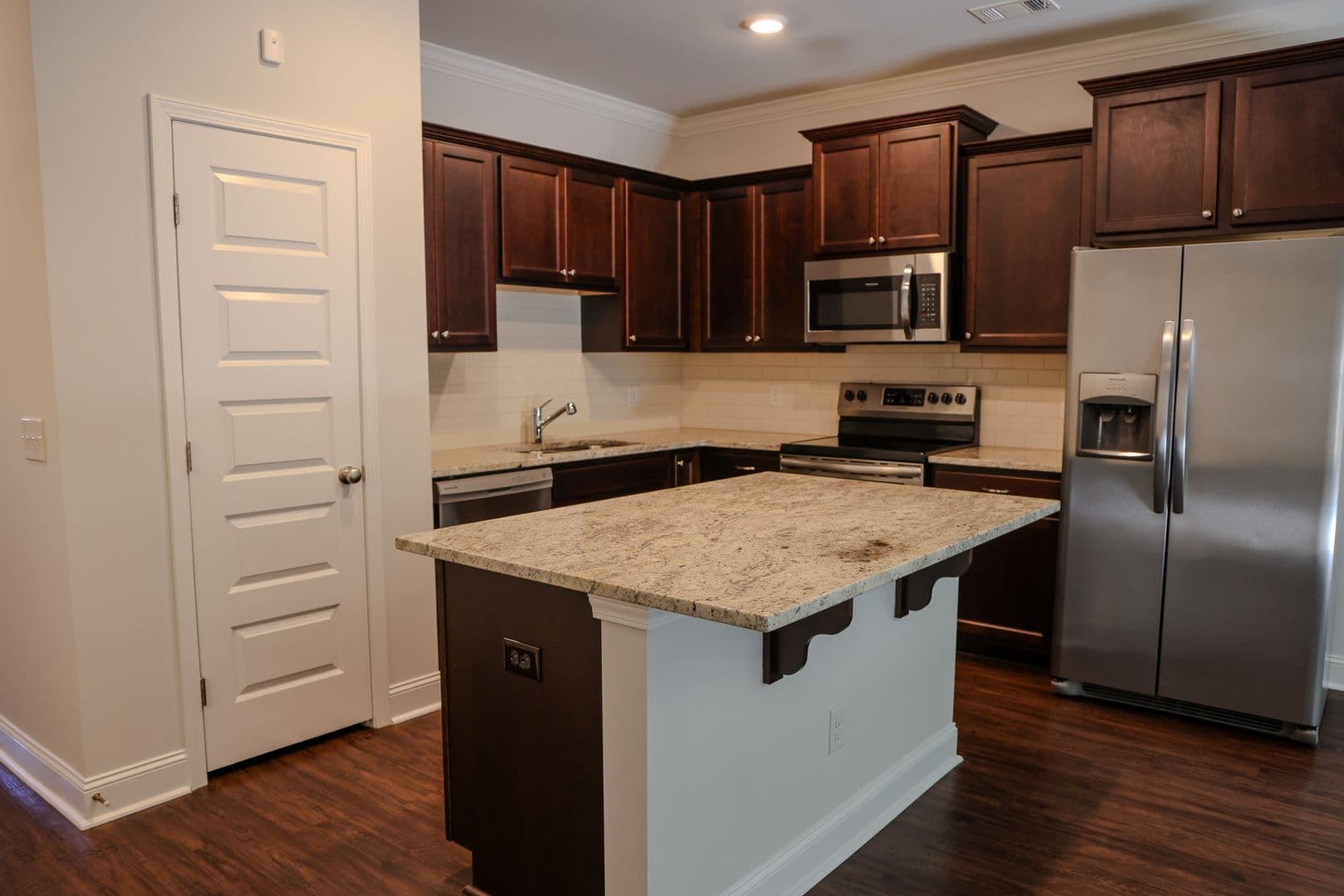 Richmond Hill House: 121 Horizon Ln.