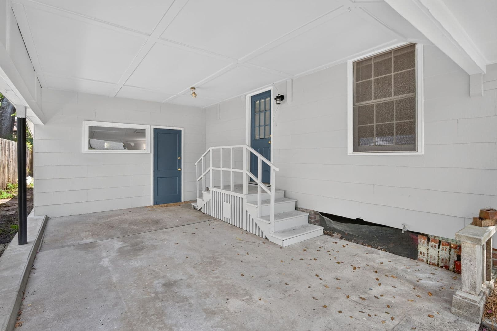 Savannah House: 216 E 57th St.