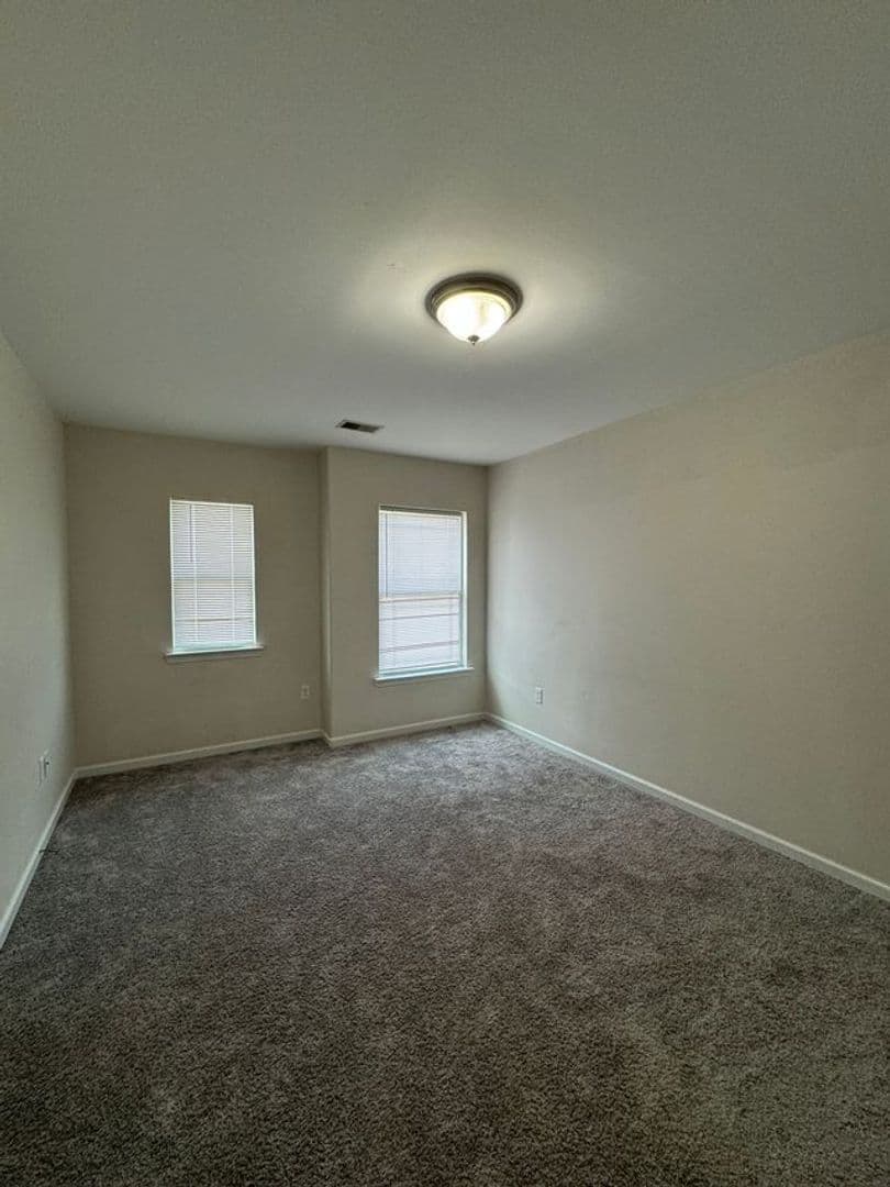 Richmond Hill House: 670 Summer Hill Way